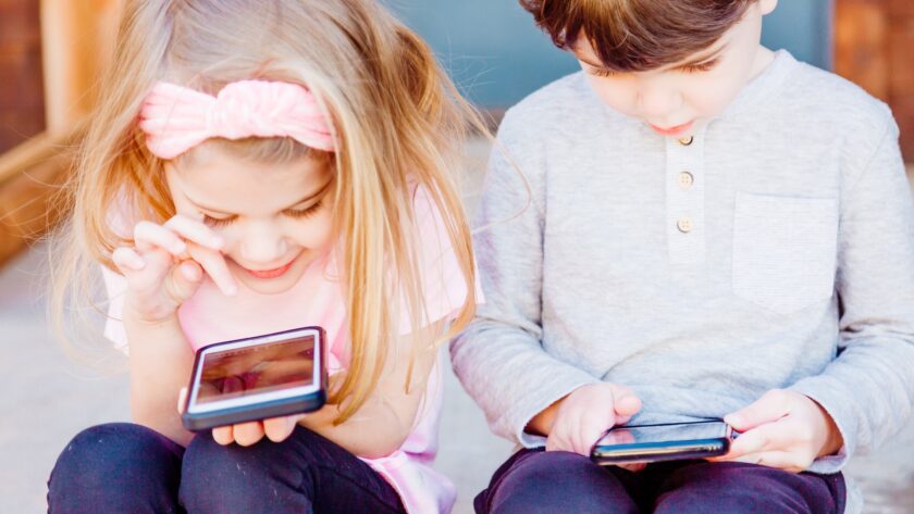 How to Encourage Healthy Screen Time Habits for Kids
