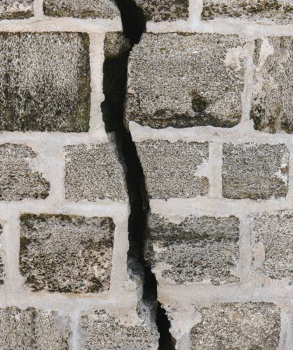 4 Signs You Need to Hire a Foundation Repair Contractor